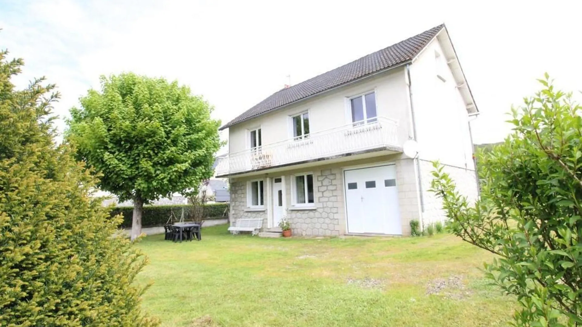 Maison Independante Au Calme Avec Jardin, Proche Activites Nature, Ski Et Lacs, Animaux Acceptes - Fr-1-742-551 Condat  Holiday home Condat (Cantal)